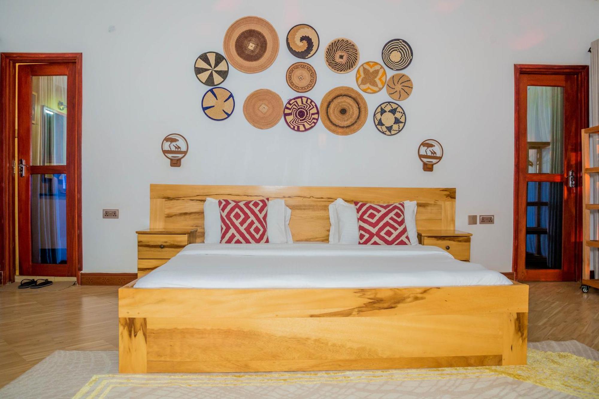 Shose Farmhouse Chalets & Campsite Моши Экстерьер фото