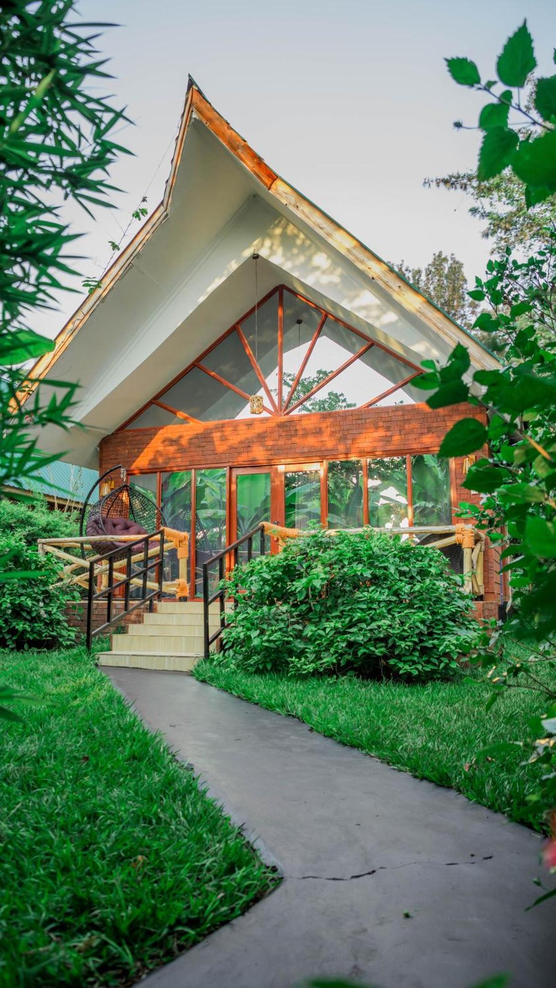 Shose Farmhouse Chalets & Campsite Моши Экстерьер фото